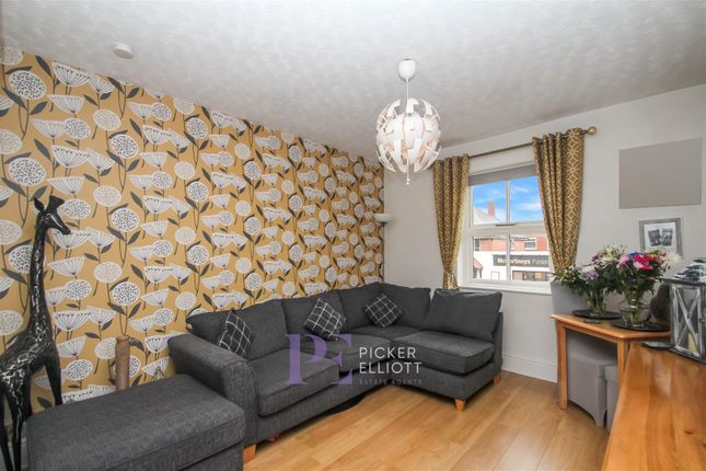 Thumbnail Flat for sale in Coventry Road, Hinckley
