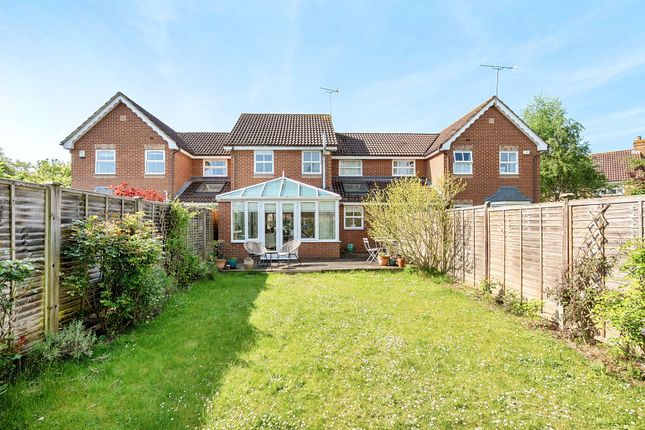 3 Debden Close, Kingston Upon Thames photo 3
