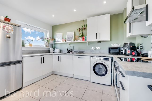 Flat 28, Oak Lodge, Talbot Close, Mitcham photo 4