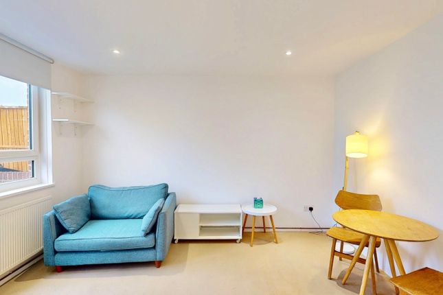 75,, Millender Walk, London photo 3