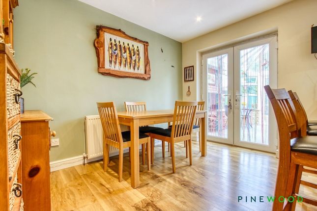 35 Highfields Way, Chesterfield photo 4