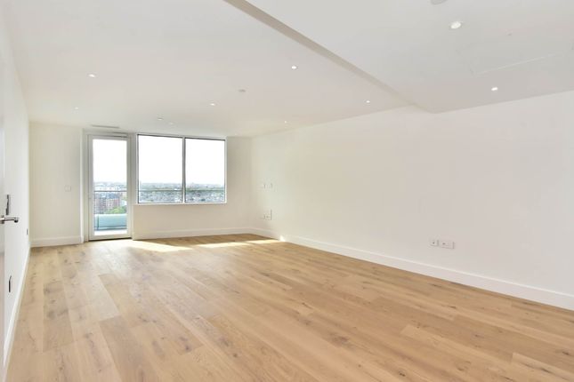 Flat for sale in Lombard Wharf, Battersea