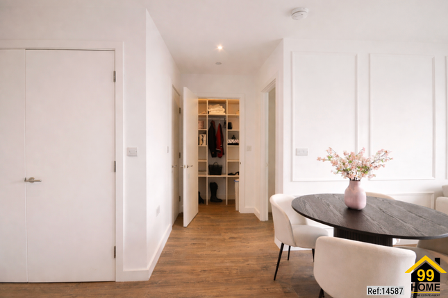 Flat 901, Riverstone Heights, London photo 4