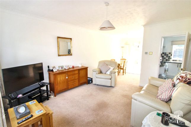 8, Skippons Close, Newbury photo 4