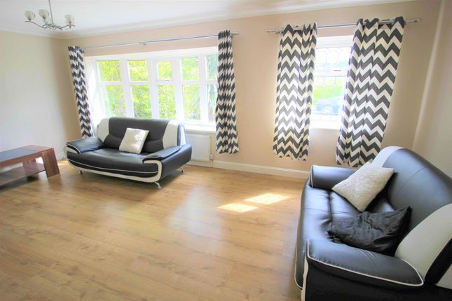 242, Sharoe Green Lane, Preston photo 4