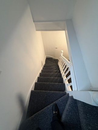 Room 5,, 31 Ashburnham Road, Luton photo 5