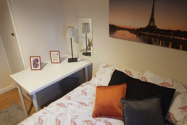 49 Trelawney , Paragon Road, London photo 3