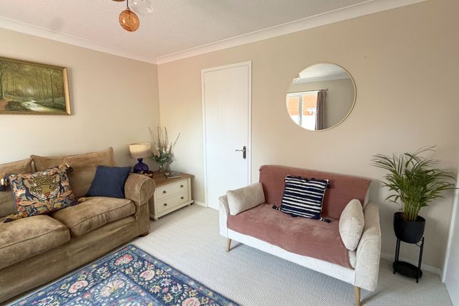 7 Woodrush Road, Walton Cardiff, Tewkesbury photo 3