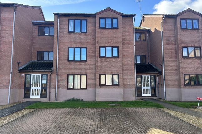 Thumbnail Flat for sale in Coventry Close, Tewkesbury