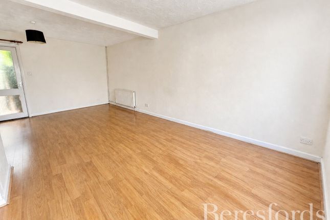 8, Marasca End, Colchester photo 4