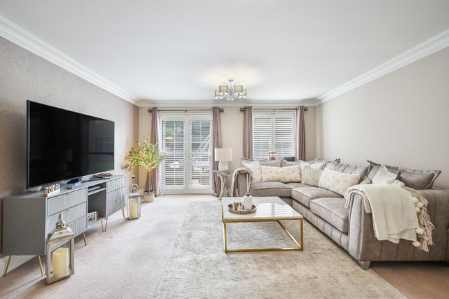 7, Anmer Close, Tadworth photo 2