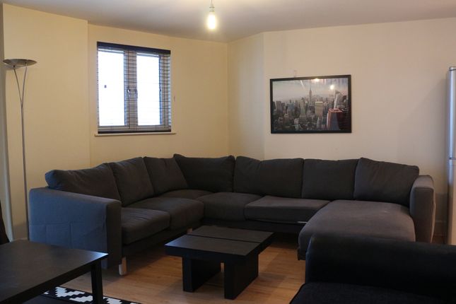 Flat 49, The Round House, Gunwharf Quays, Hampshire photo 3
