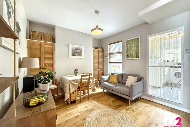 24, Lambert Street, Newport photo 4