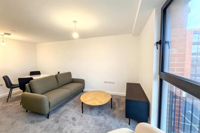 4 Ford Lane, Salford photo 4