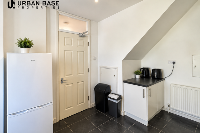 71, St. Leonards Road, London photo 4