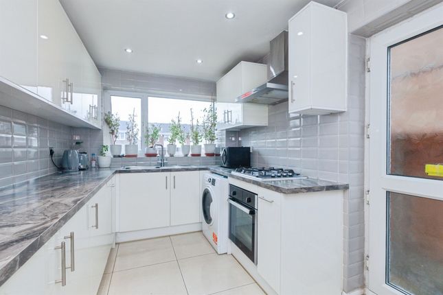 13, Dunsville Walk, LEICESTER photo 4
