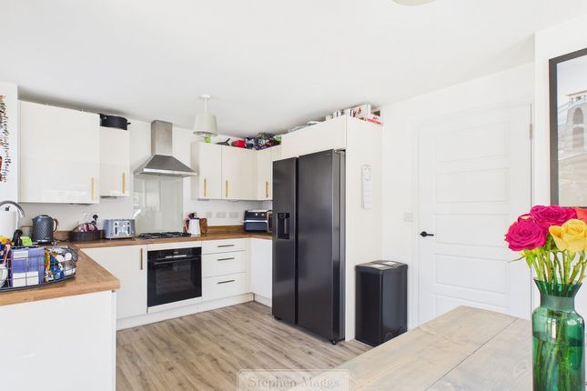 19, Maes Knoll Drive, Bristol photo 3