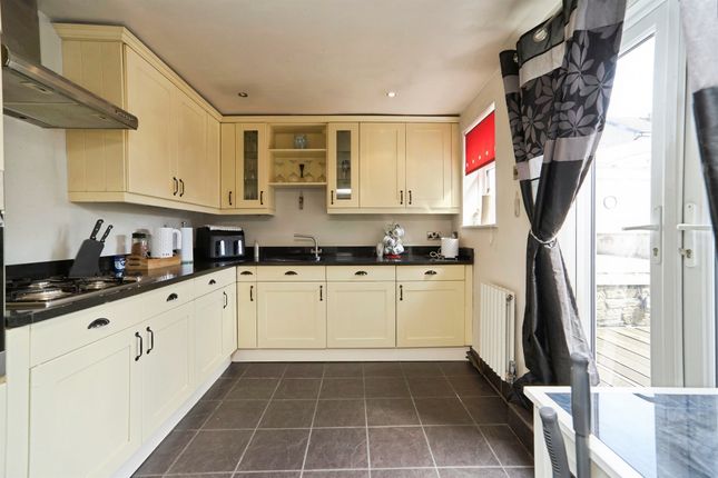 58, Wheathead Lane, Keighley photo 3