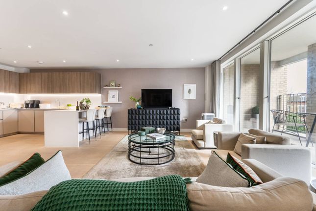 Maisonette for sale in The Avenue, Queen's Park, London