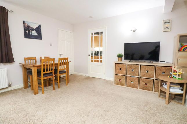 20, Hexham Close, Sandhurst photo 3