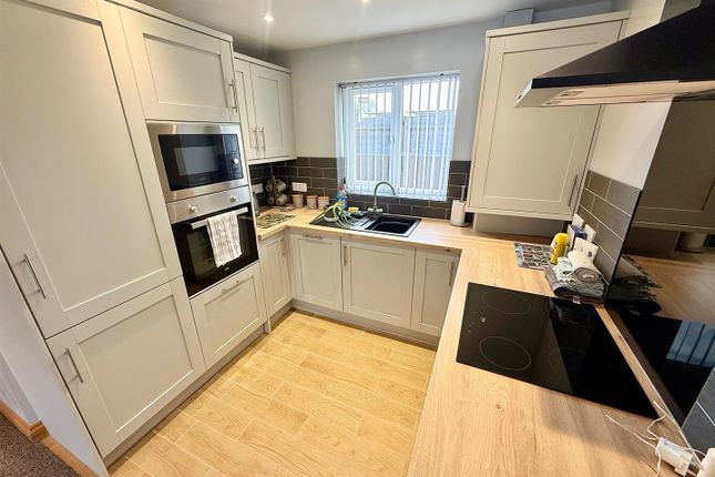 2, Evans Lombe Close, Great Yarmouth photo 4
