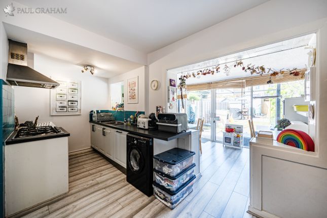 83, Bramblewood Close, Carshalton photo 2