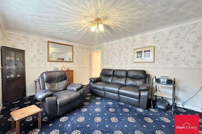 1 Somerset Close, Manchester photo 3