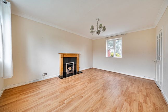 54, Lancaster Square, Lyneham photo 4