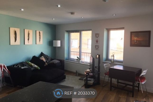 Flat to rent in Emerald Court, Watford WD17