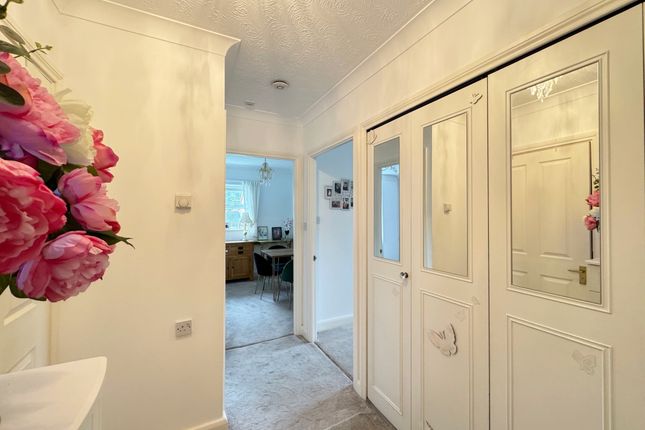 Flat for sale in Moorlands Avenue, Kenilworth