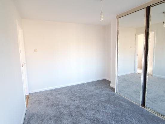 8, Mount Close, High Wycombe photo 5