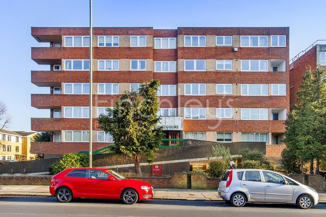 Flat to rent in Regent Court, 190 Ballards Lane, Finchley