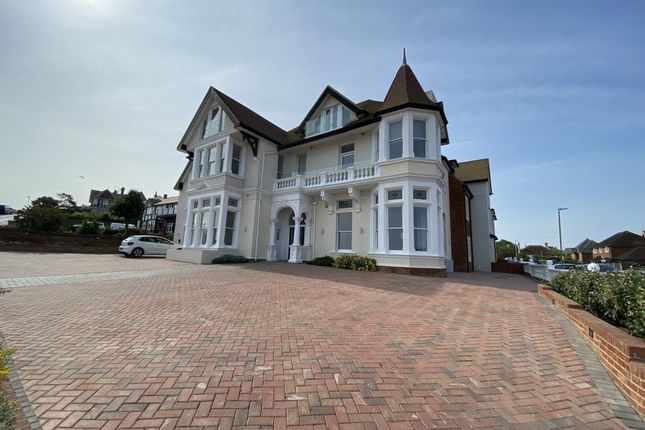 Flat to rent in Oakland Court, Kings Road, Herne Bay