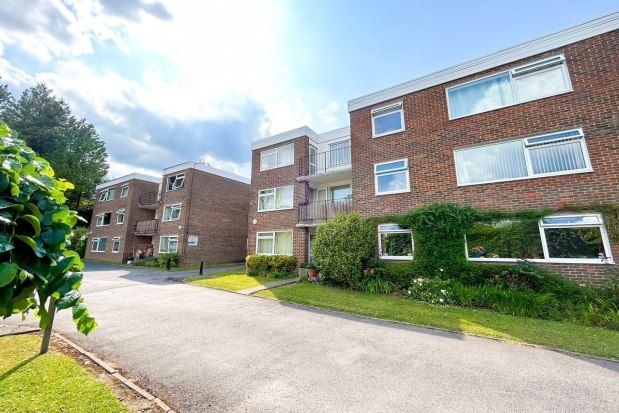 Thumbnail Flat to rent in Beaconfield House, Crowborough