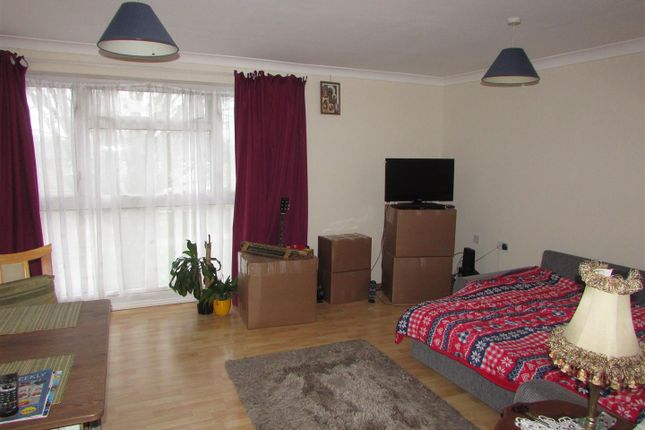 30, Sefton Road, Stevenage photo 3
