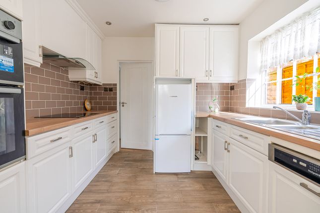 64, Quaves Road, langley photo 5