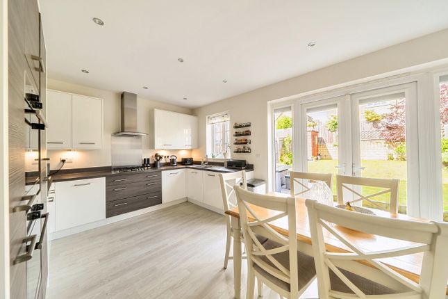 4, Bletchley Way, Leeds photo 4