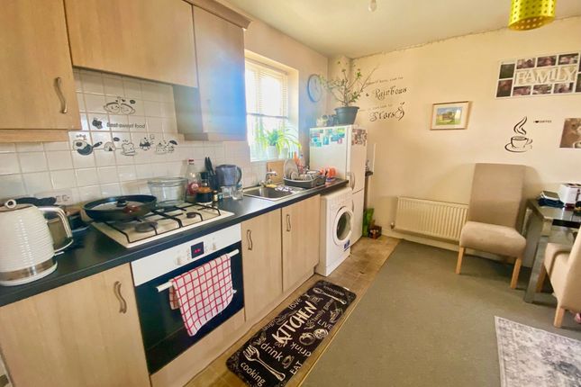 33, Chequers Close, Corby photo 2