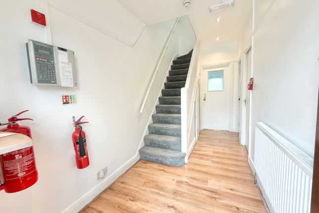 45, Meopham Road, Mitcham photo 2