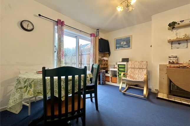 27, Hayes Grove, West Midlands photo 4