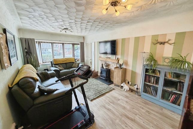 11, James Avenue, Great Sutton photo 4