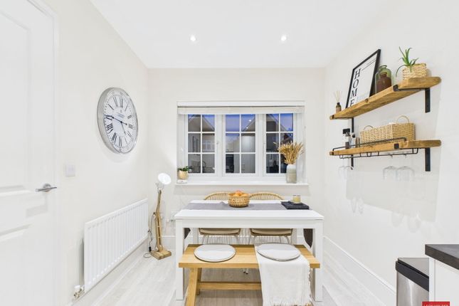 25, Meadowsweet Road, Cheltenham photo 4