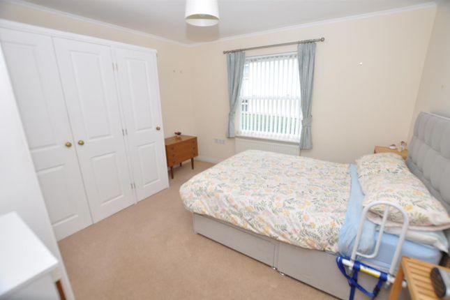 Flat 17, Hafan Tywi, The Parade, Carmarthen photo 4