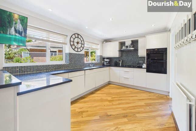 16 Kingfisher Drive, Stafford photo 4