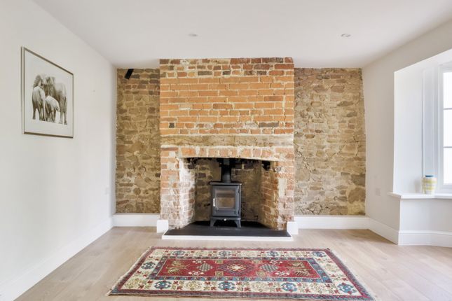 Oak Tree Cottage,, The Street, Farnham photo 4