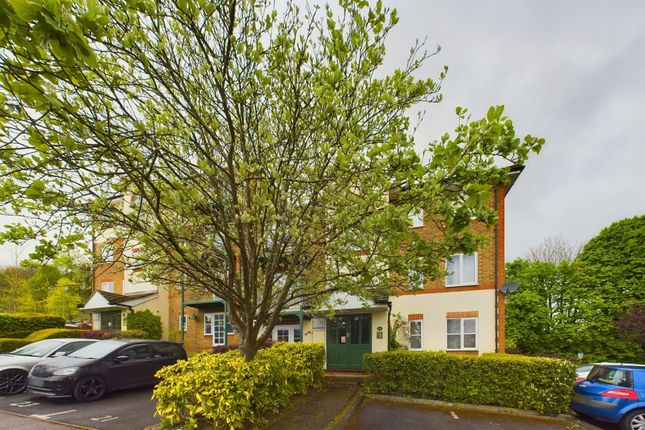 Flat for sale in Alexandra Park, Queen Alexandra Road, High Wycombe