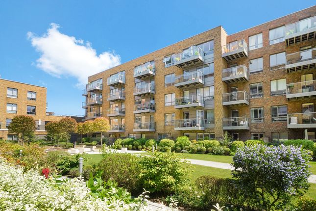 Flat Flat 6, Basset Court, High Street, London photo 3