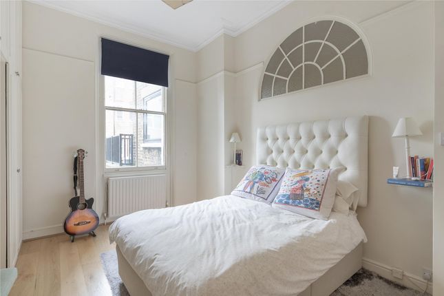 Flat for sale in Bina Gardens, London