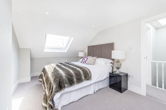 Flat 2, 16, Mount Row, London photo 3