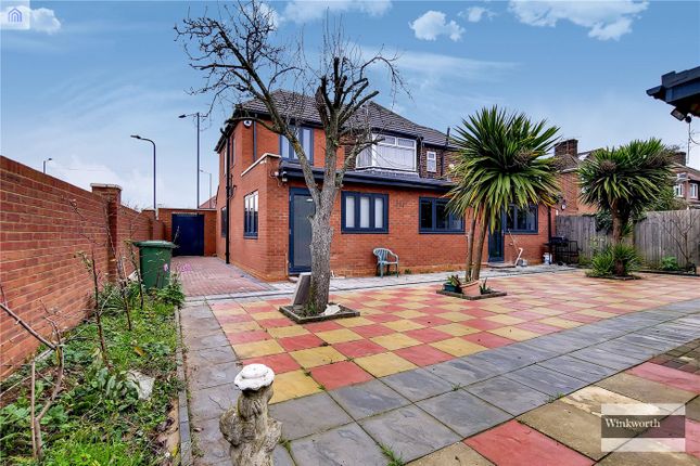 Thumbnail Detached house for sale in Beverley Drive, Edgware Middlesex